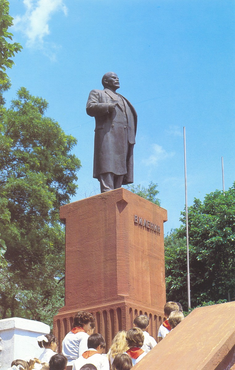 Памятник В.И.Ленину